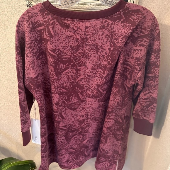 LULAROE Cozy Kate 3/4 Sleeve Shirt Beautiful Purple Butterfly - Picture 5 of 6